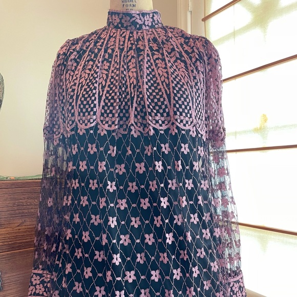 Pink Lace Damianou Dress - Picture 4 of 8